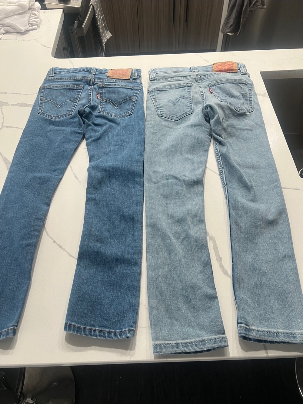Light & Medium Blue Kids' Denim Levi Jeans - Pair - Picture 2 of 5
